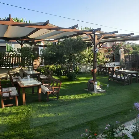 Ada Bed and Breakfast 2*