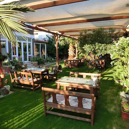 Ada Bed and Breakfast 2*