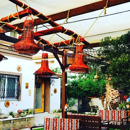 Ada Bed and Breakfast 2*