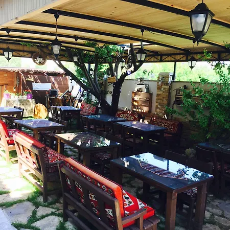 Ada Bed and Breakfast 2*