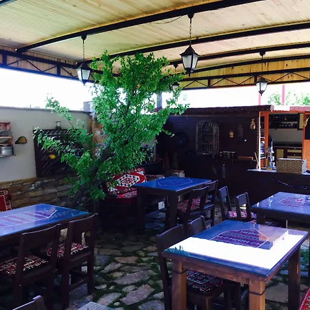 Ada Bed and Breakfast 2*