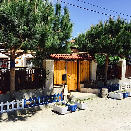 Ada Bed and Breakfast 2*