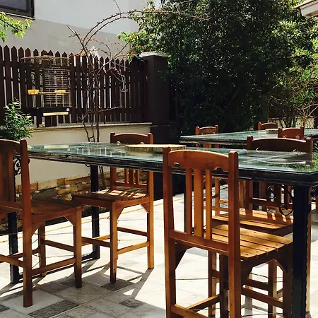 Couette-café Ada 2*