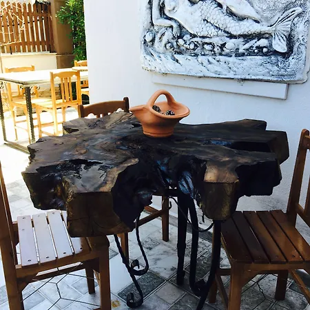 Ada Bed and Breakfast 2*