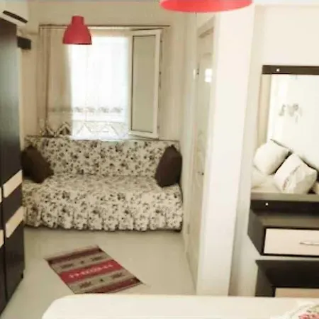 Ada Bed and Breakfast 2*