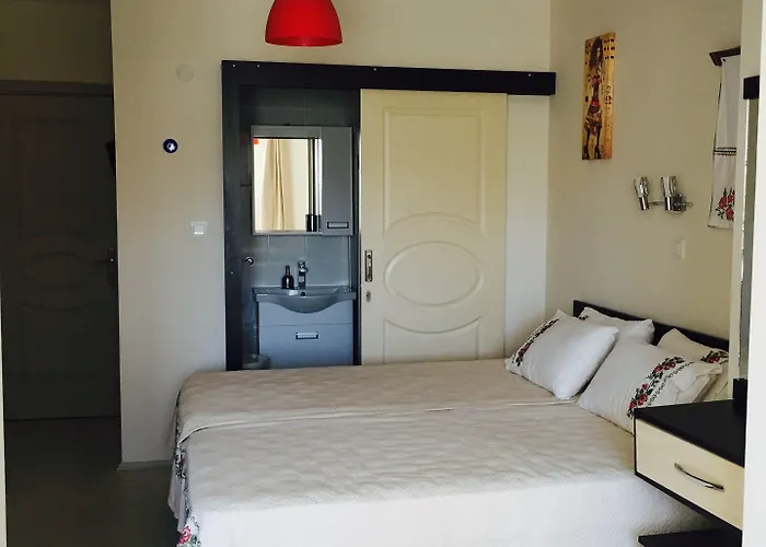 לינה וארוחת בוקר Ada