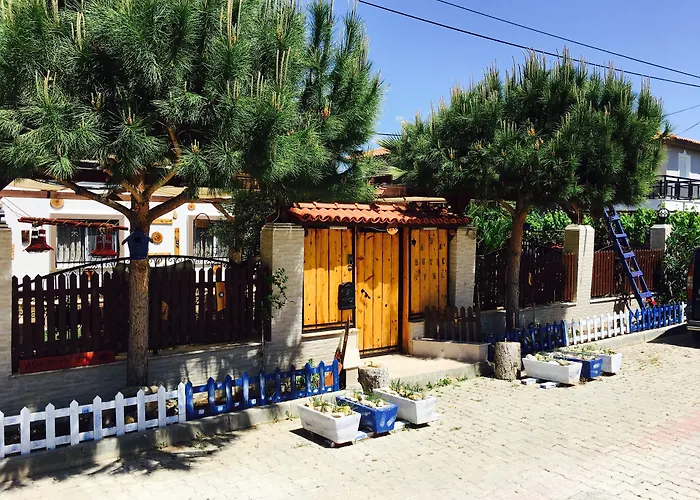 Ada לינה וארוחת בוקר 2*