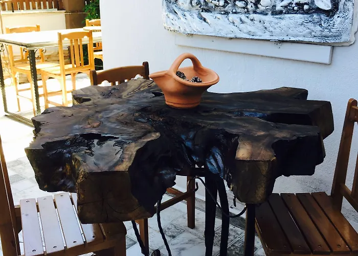 Ada לינה וארוחת בוקר 2*