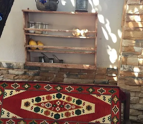 Ada לינה וארוחת בוקר