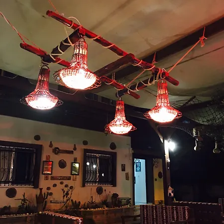 Oda ve Kahvaltı Ada 2*