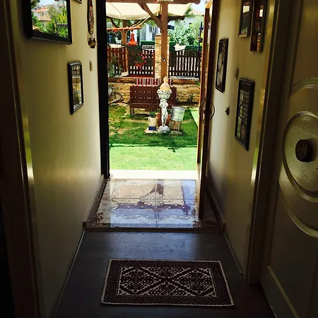 Oda ve Kahvaltı Ada Çeşme