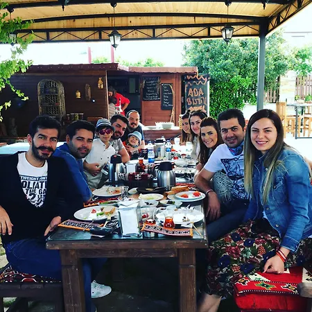 Ada Oda ve Kahvaltı Çeşme