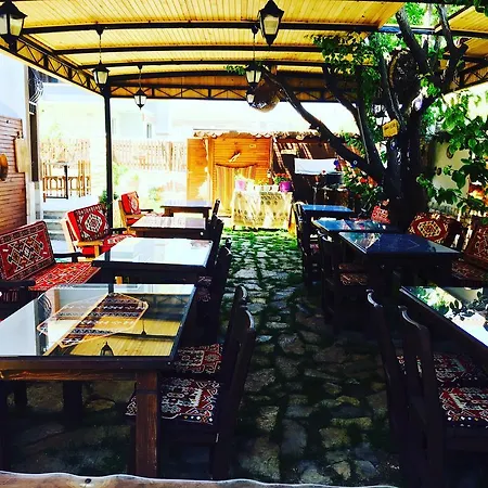 Oda ve Kahvaltı Ada Çeşme