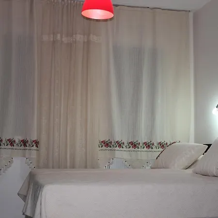 Ada Oda ve Kahvaltı Çeşme