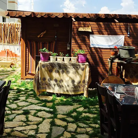 Ada Bed & Breakfast 2*